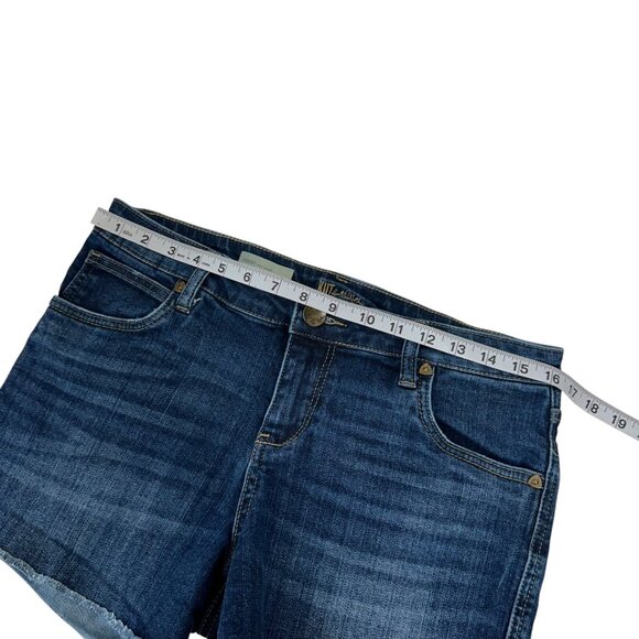 Kut From The Kloth Gidget Fray Hem Denim Shorts Women SZ 8 Blue Medium Wash - Picture 6 of 10